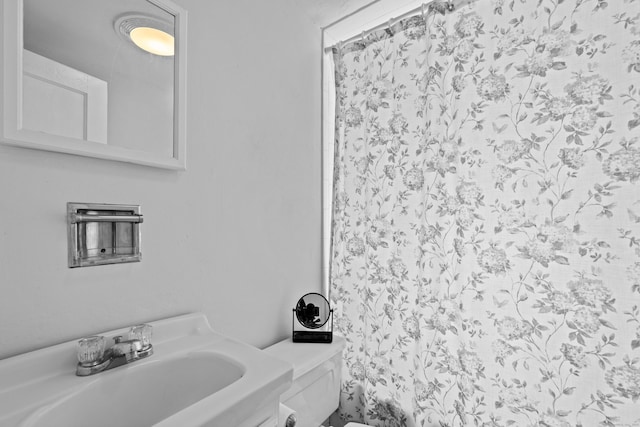 16 Lynde St, Old Saybrook, CT 06475 - full bath featuring a sink and curtained shower