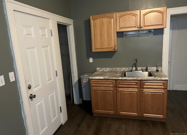 84 Love Ln, Hartford, CT 06112 - kitchen with dark wood finished floors and light countertops