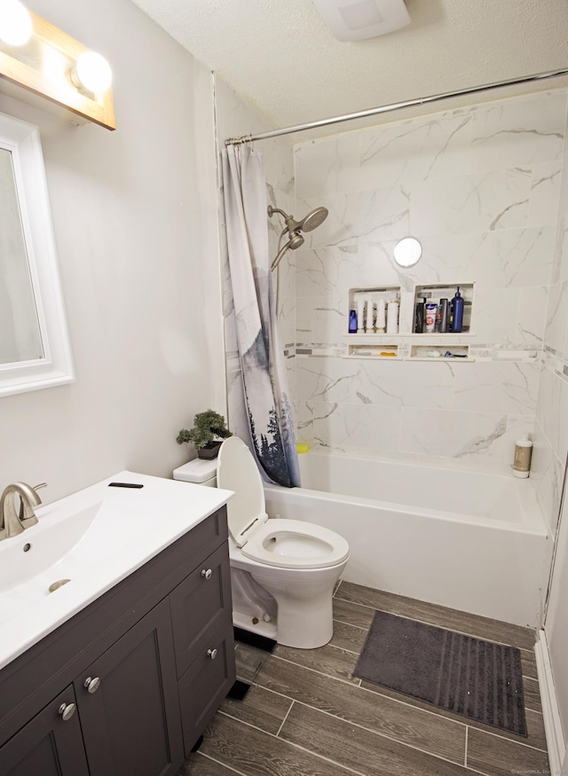105 Little Oak Ln Unit 105, Rocky Hill, CT 06067 - bathroom with vanity, shower / bath combo with shower curtain, and wood finish floors
