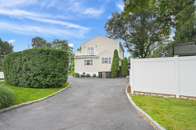 126 Sutton Dr E, Stamford, CT 06906 - view of front of house