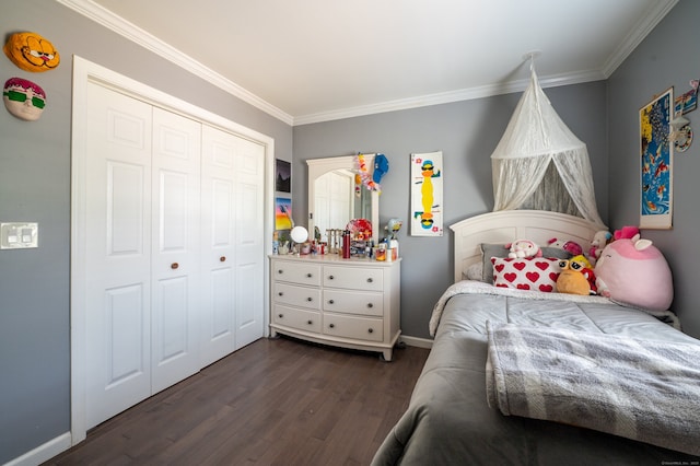 5 Pope St, New Haven, CT 06512 - bedroom featuring dark wood-style floors, crown molding, and a closet