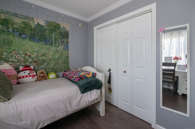 5 Pope St, New Haven, CT 06512 - bedroom with wood finished floors, crown molding, and a closet