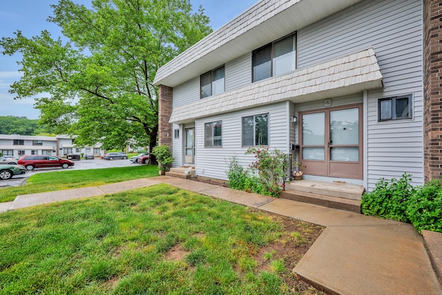 16 Pine Ct Unit 16, Cromwell, CT 06416 - townhome / multi-family property featuring entry steps and a front lawn