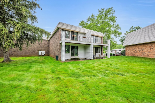 16 Pine Ct Unit 16, Cromwell, CT 06416 - back of property with a balcony, a yard, and a patio