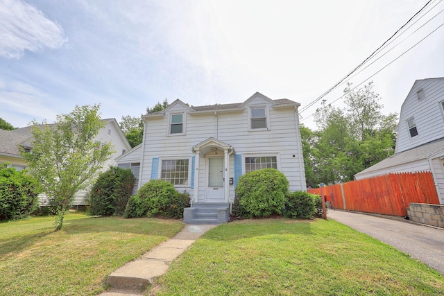 42 Marlboro St, Waterbury, CT 06705 - traditional-style home featuring asphalt driveway