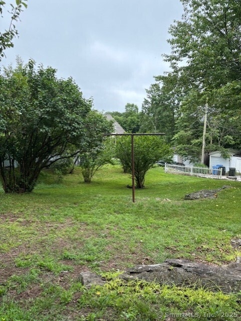 31 Happy St, Norwich, CT 06360 - view of yard