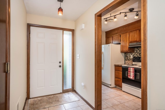 80 Copper Beech Dr Unit 80, Rocky Hill, CT 06067 - foyer featuring light tile patterned floors and baseboards
