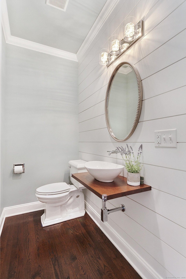 157 Brentwood Ave Unit 157, Fairfield, CT 06825 - half bath featuring wood finished floors and ornamental molding