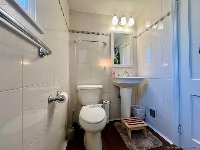32 Beaver Hill Rd, Greenburgh, NY 10523 - half bath featuring tile walls and toilet
