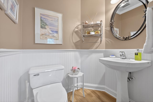 1401 Pinnacle Way Unit 1401, Danbury, CT 06811 - bathroom featuring wainscoting and wood finished floors