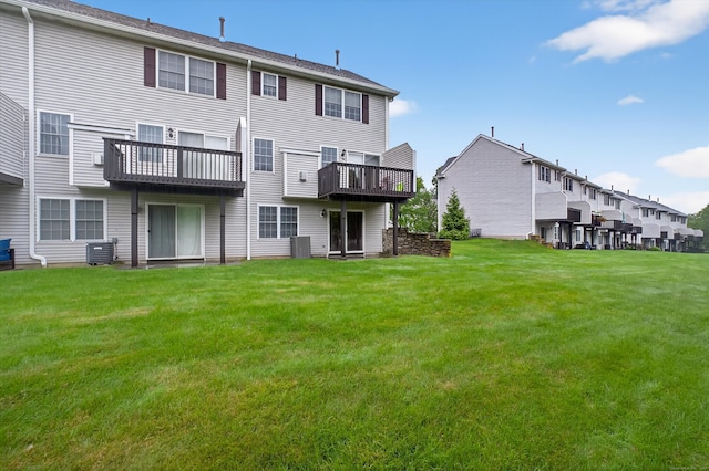 1401 Pinnacle Way Unit 1401, Danbury, CT 06811 - back of house featuring a yard and a deck