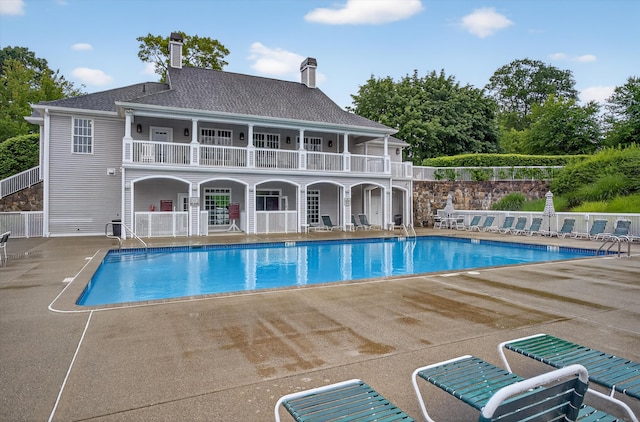 1401 Pinnacle Way Unit 1401, Danbury, CT 06811 - community pool with a patio area