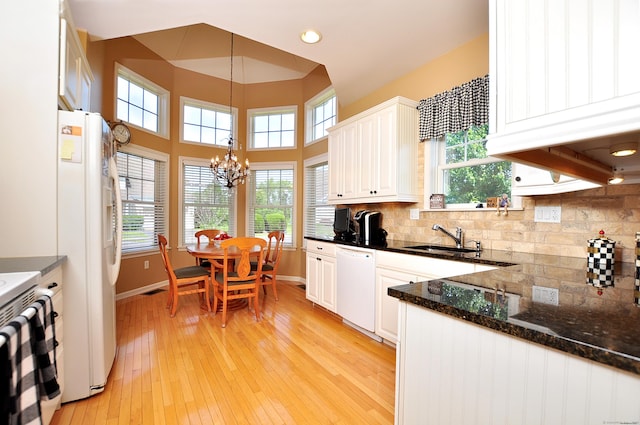 20 Carnoustie Cir, Bloomfield, CT 06002 - kitchen featuring white appliances, plenty of natural light, light wood-style floors, a chandelier, and recessed lighting