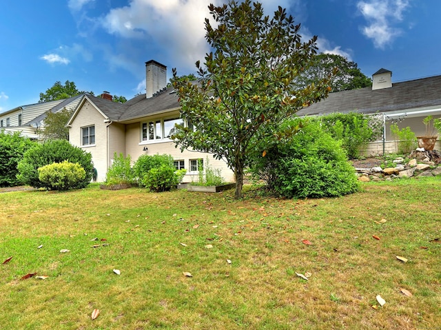 90 Edgewood Way, New Haven, CT 06515 - view of green lawn