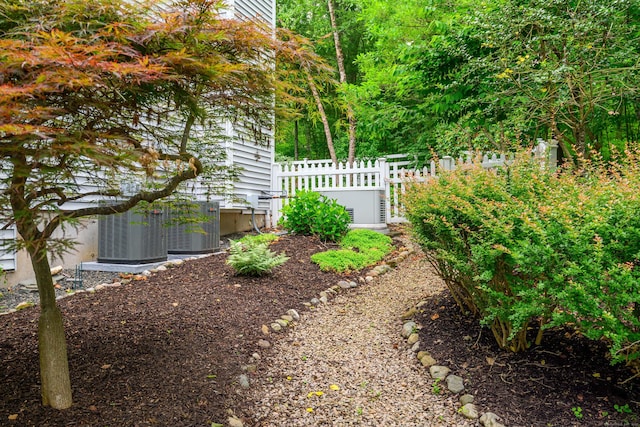 7 Concord Ct Unit 7, Southbury, CT 06488 - view of yard