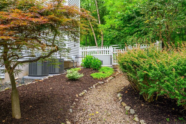7 Concord Ct Unit 7, Southbury, CT 06488 - view of yard