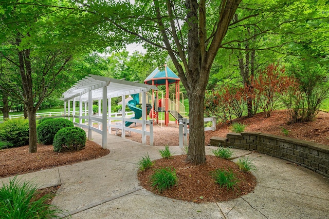 7 Concord Ct Unit 7, Southbury, CT 06488 - surrounding community with a pergola