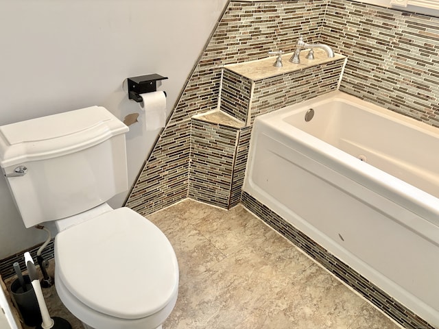 154 Golden St, Norwich, CT 06360 - full bath featuring a bath and toilet