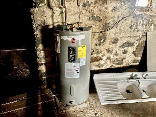 154 Golden St, Norwich, CT 06360 - utilities featuring water heater