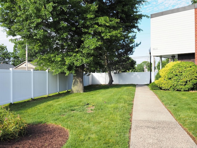 208 W Walk Unit 208, West Haven, CT 06516 - view of yard