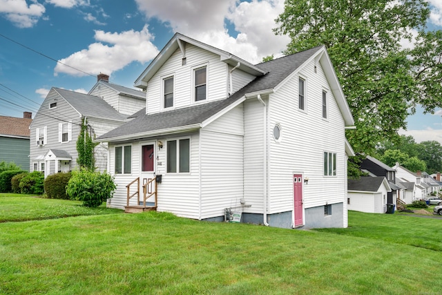 546 S Quaker Ln, West Hartford, CT 06110 - traditional-style house with a front lawn and roof with shingles