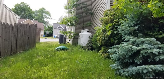 27 Amber Pl, Waterbury, CT 06705 - view of yard