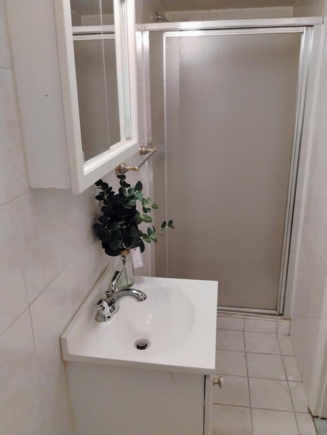 3 Rye Ridge Parkway, West Hartford, CT 06117 - bathroom with a shower stall and vanity