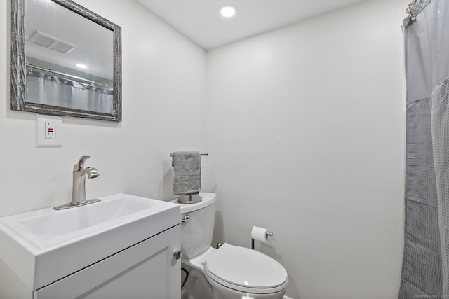 301 Pondview Dr, Southington, CT 06489 - full bathroom featuring vanity, recessed lighting, and curtained shower