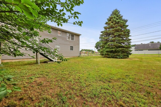 142 Raffia Rd, Enfield, CT 06082 - view of yard