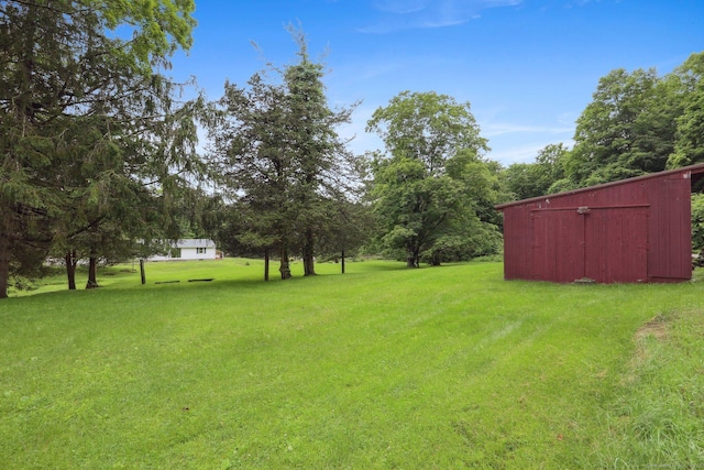 1 Old Middle Rd, New Milford, CT 06776 - view of green lawn with an outbuilding