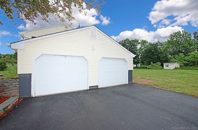 5 Great Meadow Dr, North Haven, CT 06473 - view of detached garage