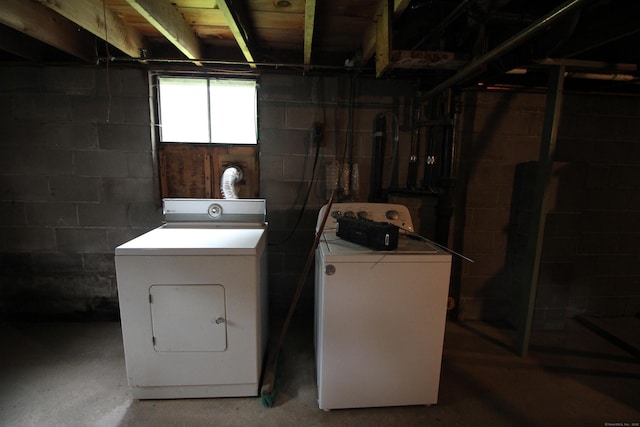 15 Birch Rd, Granby, CT 06035 - laundry area featuring separate washer and dryer