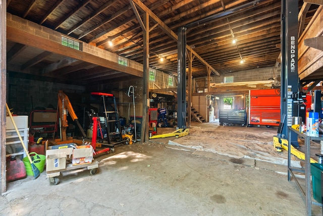 1092 Durham Rd, Guilford, CT 06437 - view of garage