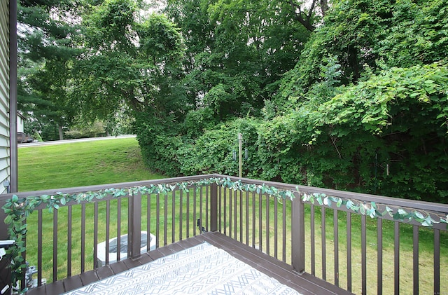 140 Thompson St Apt 16A, East Haven, CT 06513 - deck with a lawn