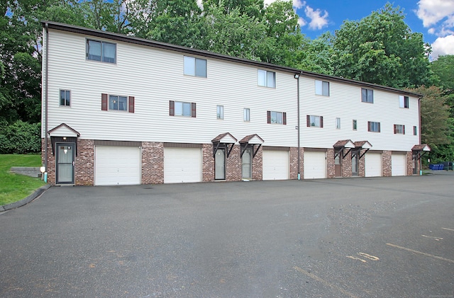 140 Thompson St Apt 16A, East Haven, CT 06513 - townhome / multi-family property featuring brick siding