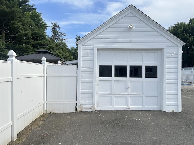 27 Woodbridge Ave, East Hartford, CT 06108 - view of detached garage