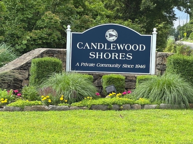 100 N Lake Shore Dr, Brookfield, CT 06804 - community sign with a yard