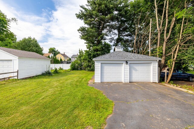 19 Robert St, Hamden, CT 06514 - view of detached garage