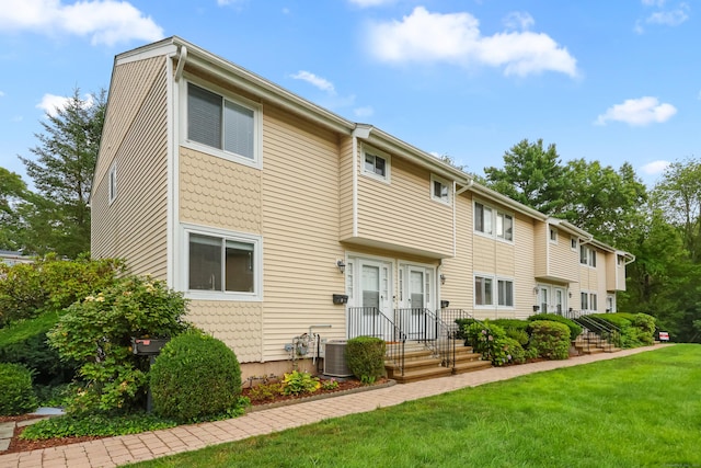 75 Cos Cob Ave Apt 10, Greenwich, CT 06807 - photo 1