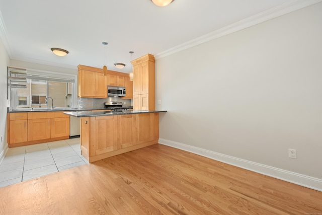 75 Cos Cob Ave Apt 10, Greenwich, CT 06807 - photo 8