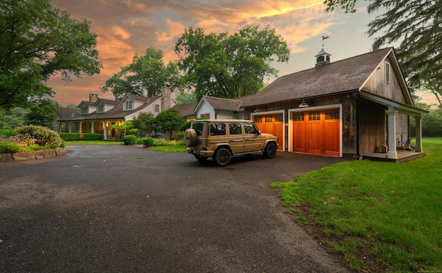 509 Main St N, Woodbury, CT 06798 - view of front of property featuring driveway and a front lawn