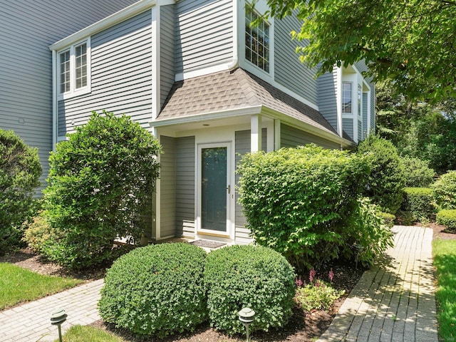 51 Hale Ln Unit 51, Darien, CT 06820 - entrance to property featuring roof with shingles