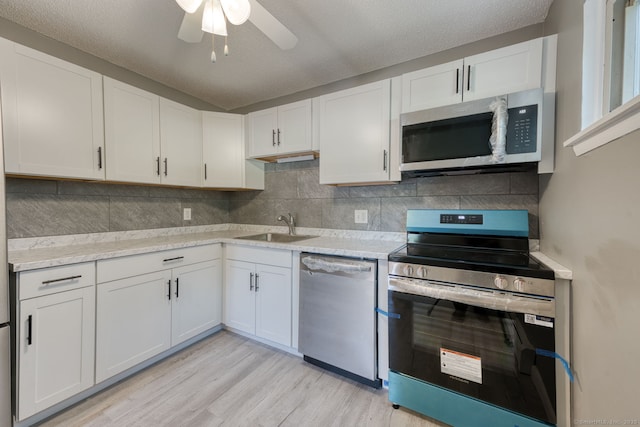 118 Sheraton Ln Unit 118, Norwich, CT 06360 - kitchen with appliances with stainless steel finishes, light wood-style flooring, a ceiling fan, and tasteful backsplash