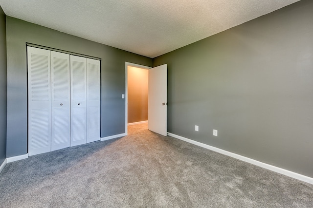 118 Sheraton Ln Unit 118, Norwich, CT 06360 - unfurnished bedroom featuring carpet floors, a closet, and a textured ceiling