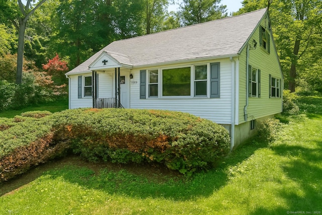 510 Sylvan Lake Rd, Watertown, CT 06779 - view of front of home with a front lawn and roof with shingles
