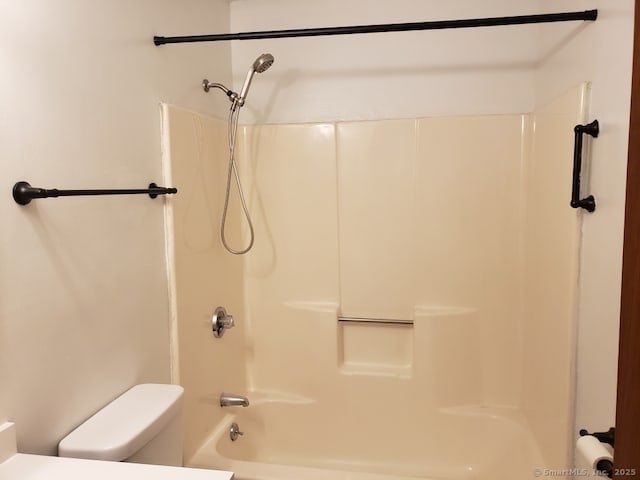 16 Lisa Ct Apt 7, Waterbury, CT 06704 - full bath featuring toilet and shower / bathtub combination