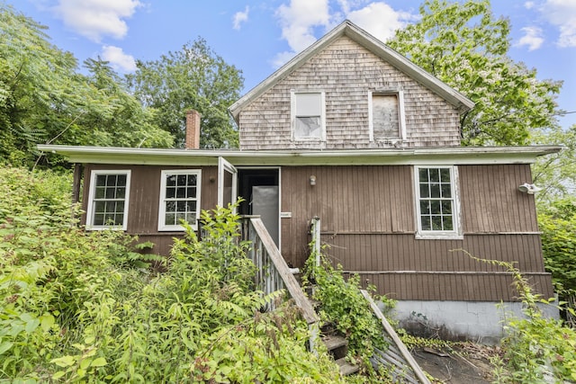 212 Prospect St, Norwich, CT 06360 - view of front of home with a chimney