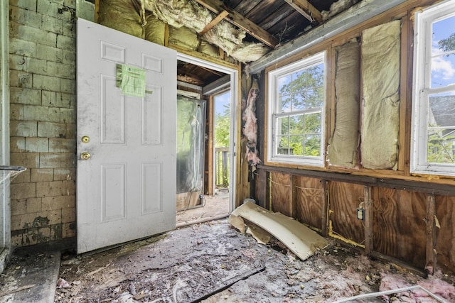 212 Prospect St, Norwich, CT 06360 - foyer entrance with healthy amount of natural light