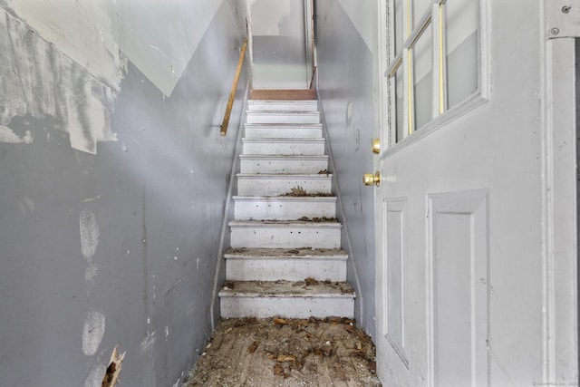 212 Prospect St, Norwich, CT 06360 - view of stairway