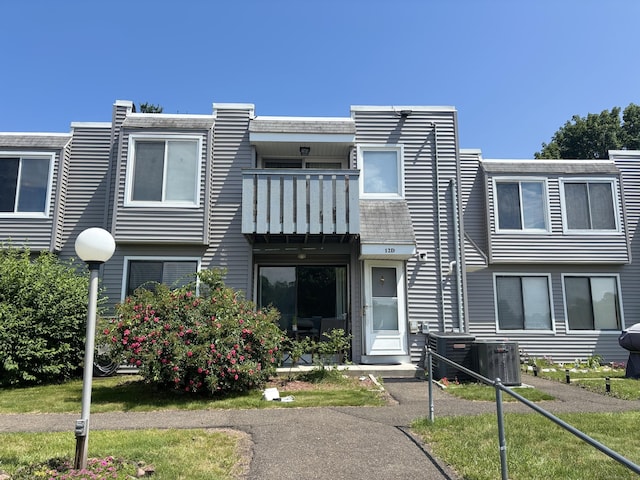 12 Cedar Ct Unit D, East Haven, CT 06513 - multi unit property featuring a balcony